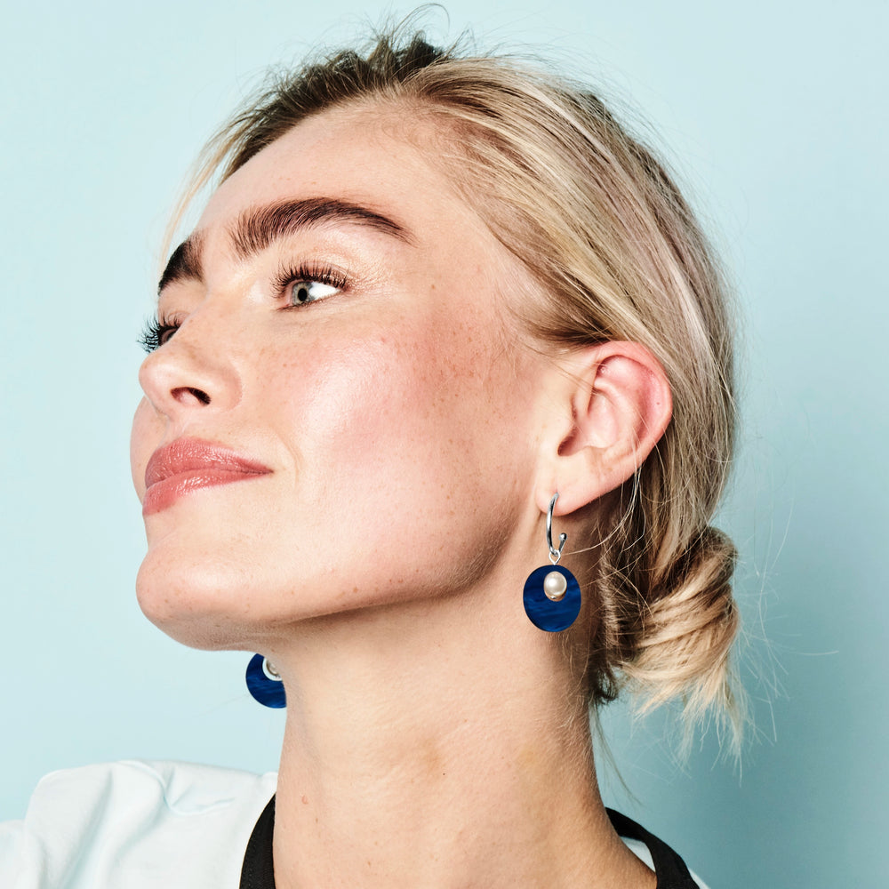 Charming Pearl Circle Earrings - Dark Blue Swirl