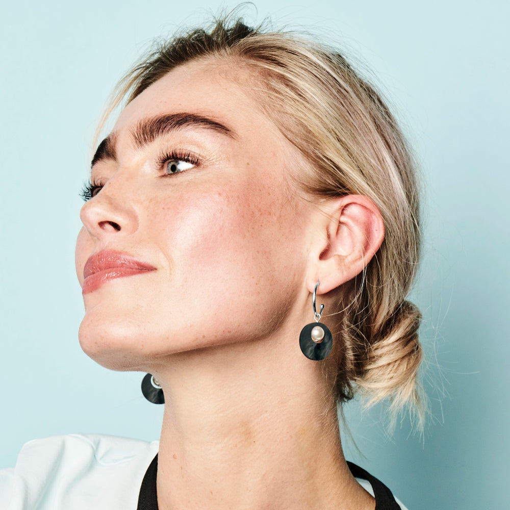 Charming Pearl Circle Earrings - Grey Pearl