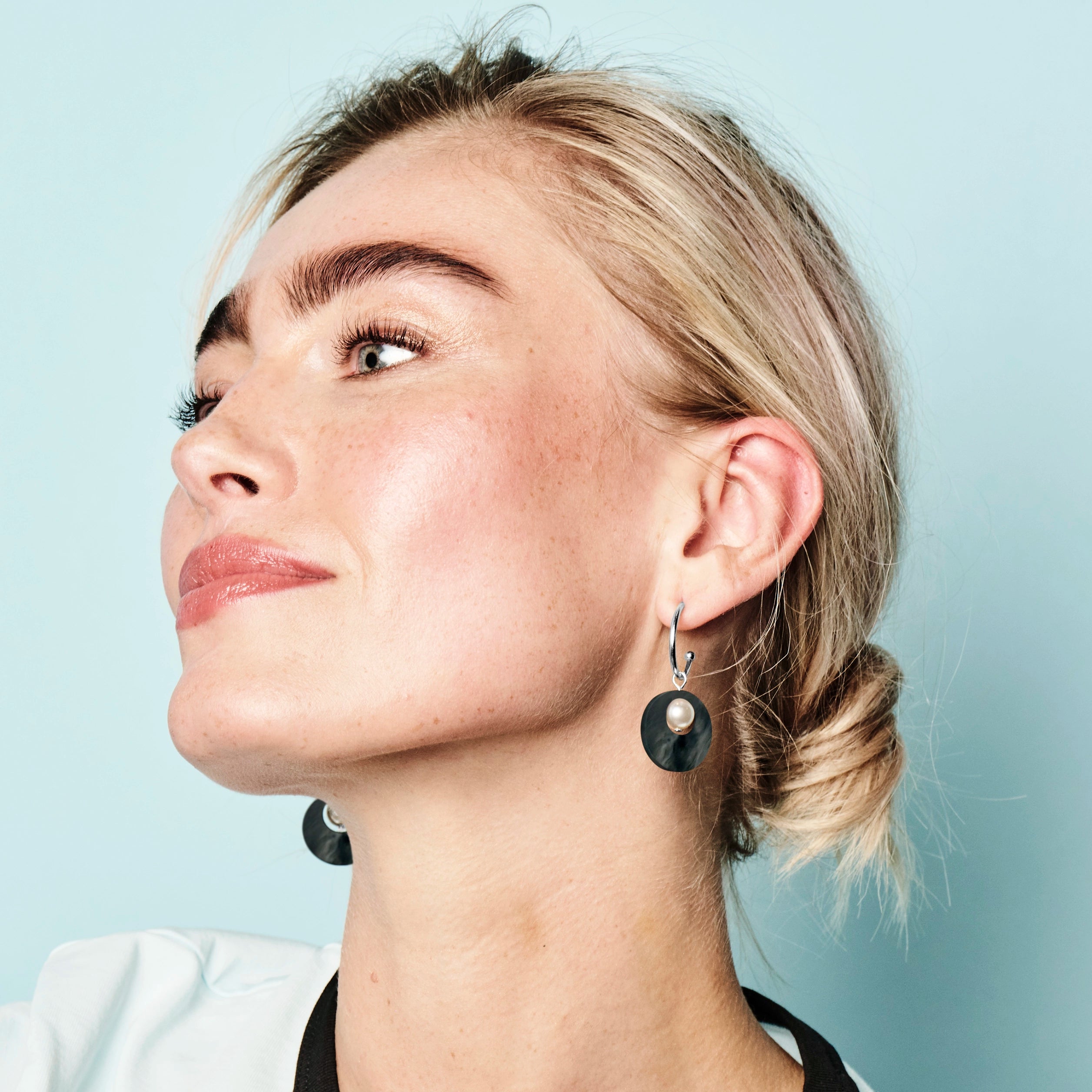 Charming Pearl Circle Earrings - Grey Pearl