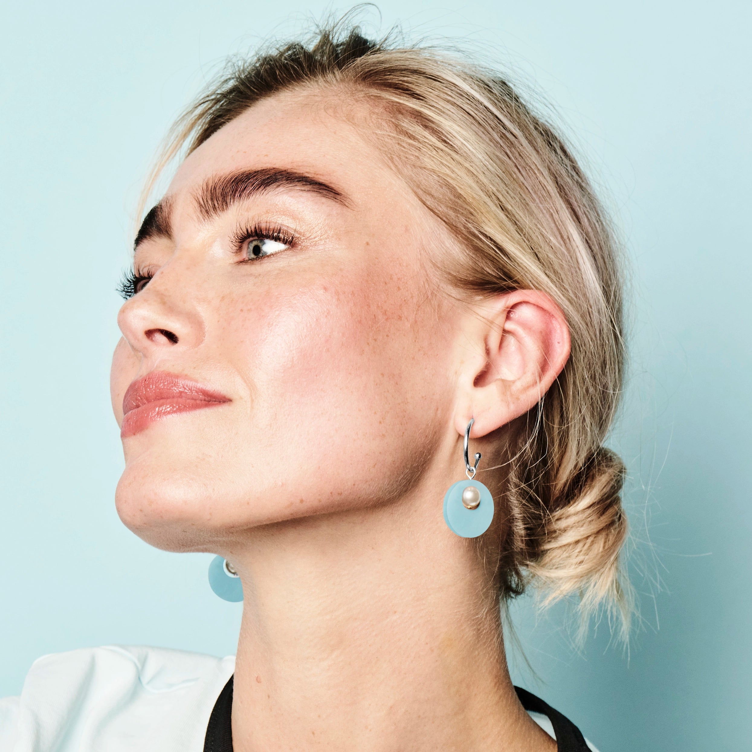 Charming Pearl Circle Earrings - Light Blue