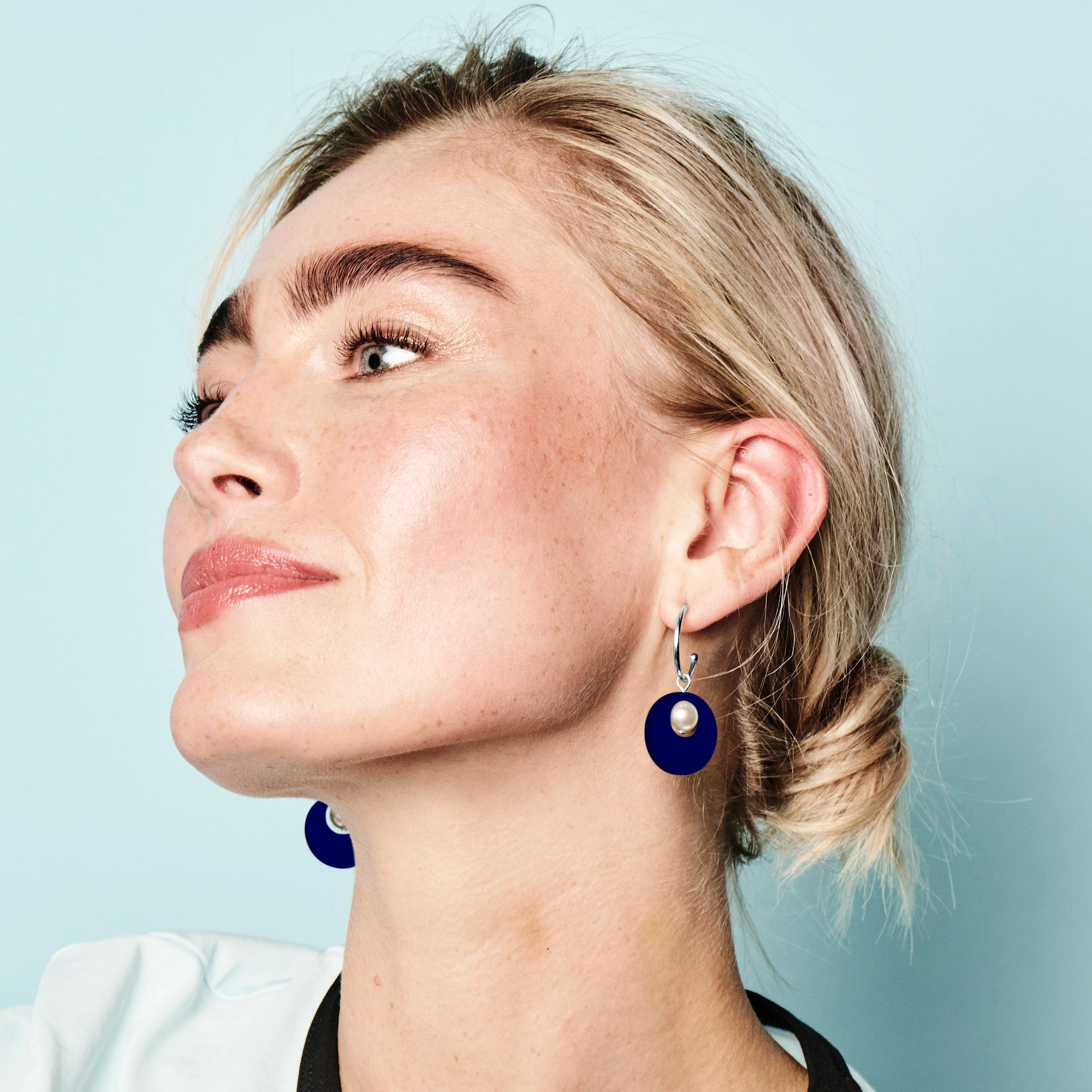 Charming Pearl Circle Earrings - Sapphire Blue