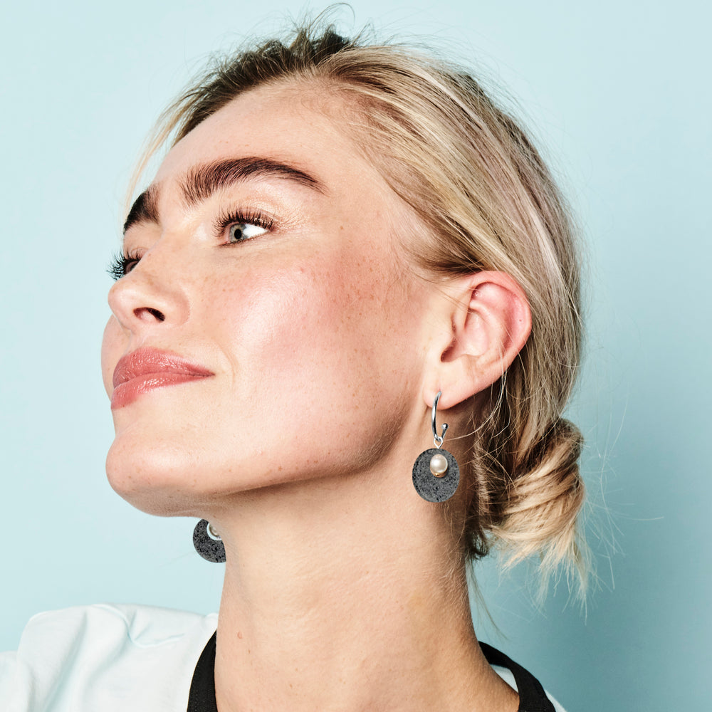 Charming Pearl Circle Earrings - Grey Stone