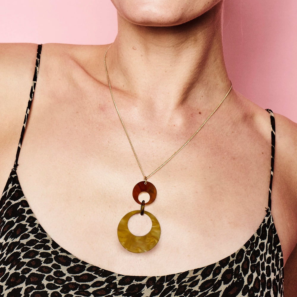 Swinging Circle Pendant - Caramel Swirl & Tortoiseshell