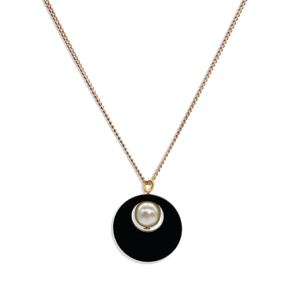 Charming Pearl Circle Pendant - Black