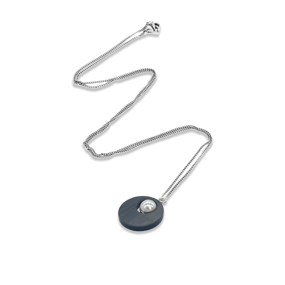 Charming Pearl Circle Pendant - Grey Stone
