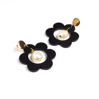 Toolally Earrings Pearl Daisies Black