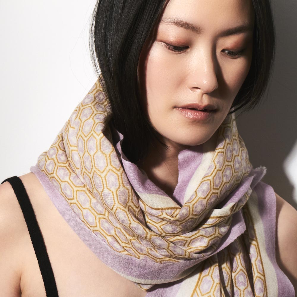 Toolally_Houndstooth_Scarf_Lilac_Lifestyle